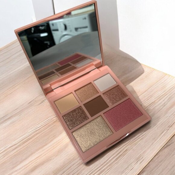 No7 Natural Glow Face & Eye Palette With Clinique Floral Makeup Bag - Picture 6 of 8